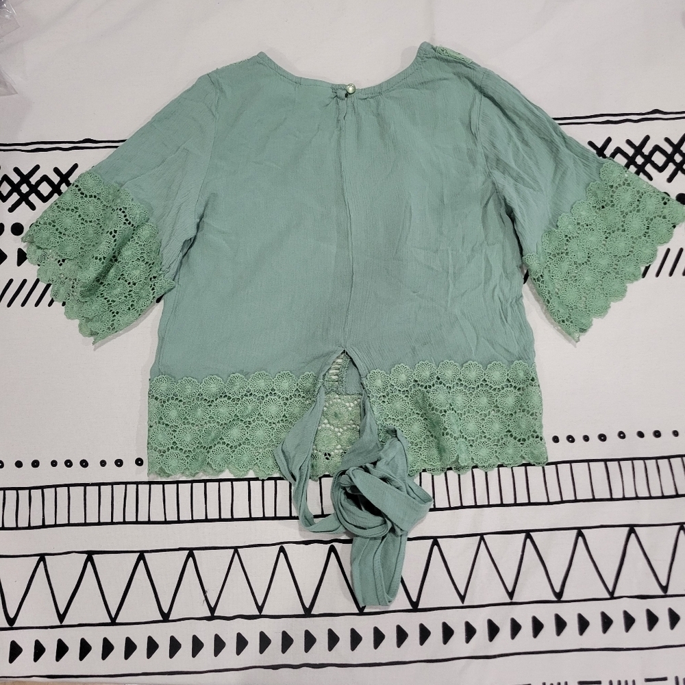 Self Esteem Crochet Lace Trim Bell Sleeve Crop Top Blouse in Sage Size S - Picture 4 of 8